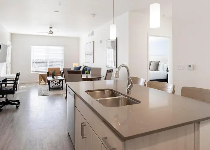 Apartment Landing Spectacular 2Bd Pool Clubhouse *
