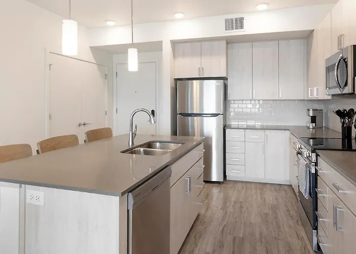 Apartment Landing Spectacular 2Bd Pool Clubhouse *