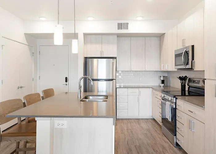 Landing Spectacular 2Bd Pool Clubhouse *