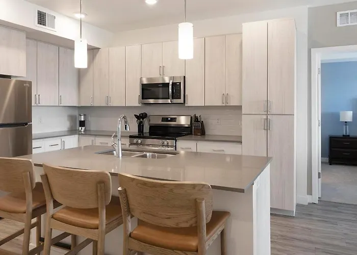 Apartment Landing Spectacular 2Bd Pool Clubhouse