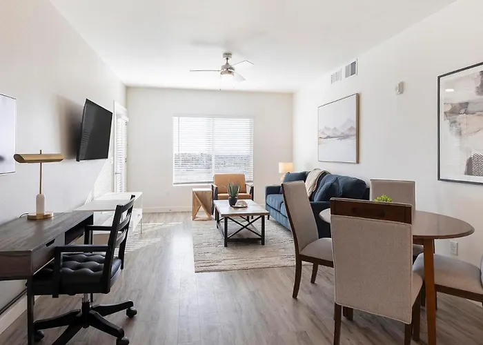 Landing Spectacular 2Bd Pool Clubhouse Apartment