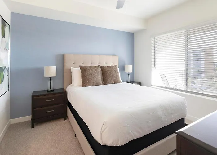 Landing Spectacular 2Bd Pool Clubhouse Apartment *
