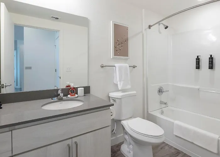 Apartment Landing Spectacular 2Bd Pool Clubhouse