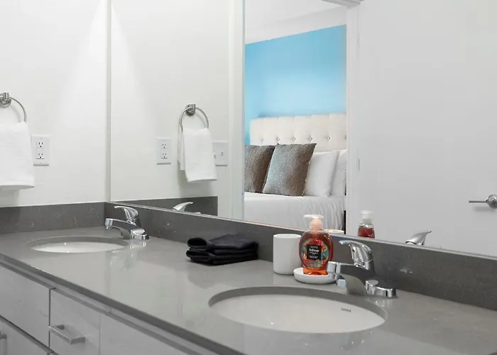 Landing Spectacular 2Bd Pool Clubhouse *