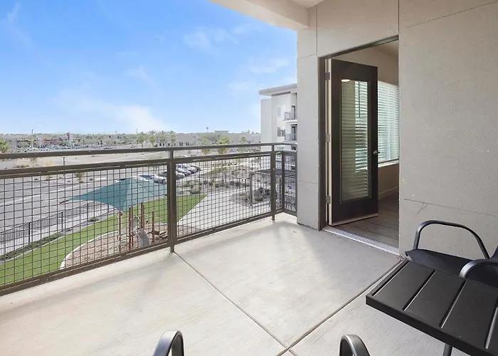 Landing Spectacular 2Bd Pool Clubhouse Apartment *
