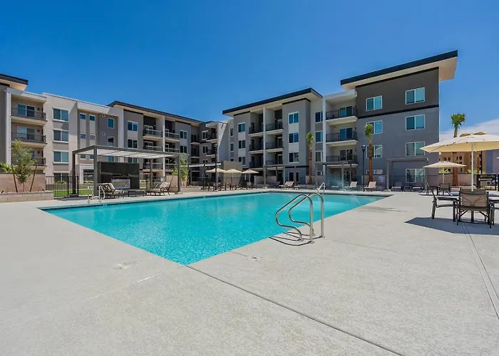 Landing Spectacular 2Bd Pool Clubhouse