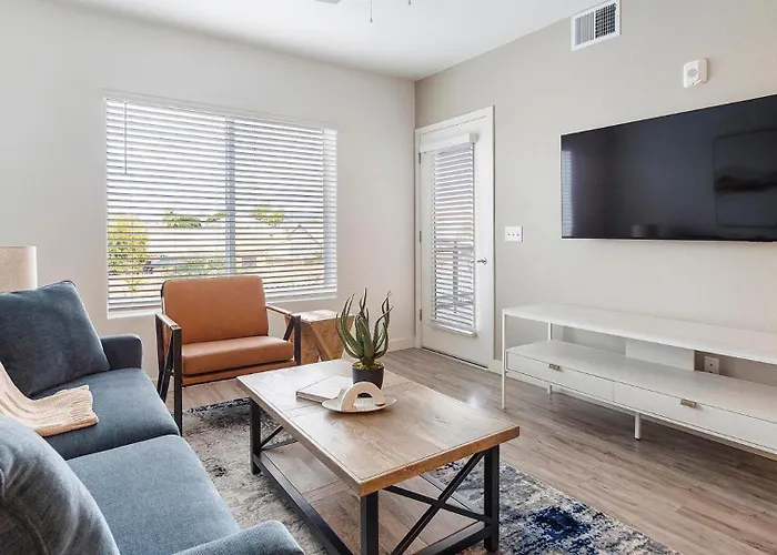 Landing Spectacular 2Bd Pool Clubhouse Apartment *