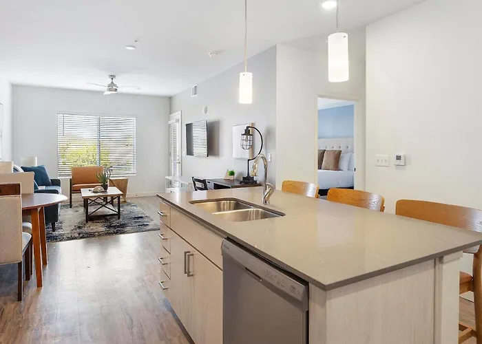Landing Spectacular 2Bd Pool Clubhouse Apartment *