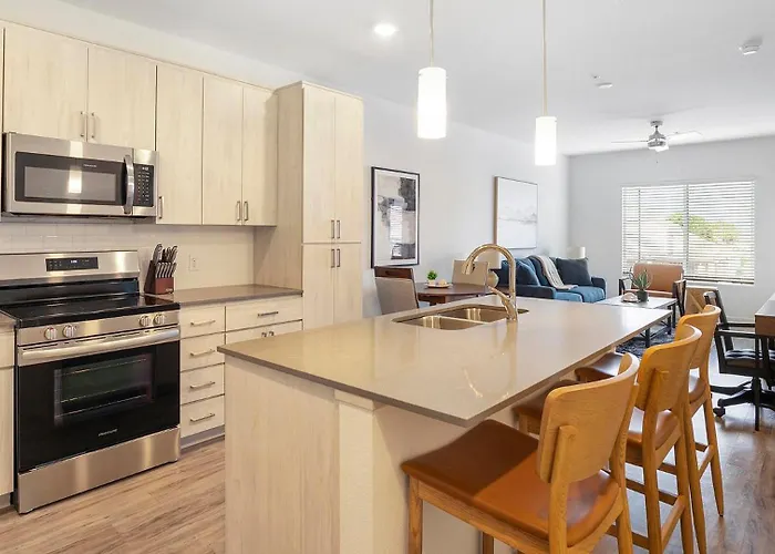 Landing Spectacular 2Bd Pool Clubhouse *