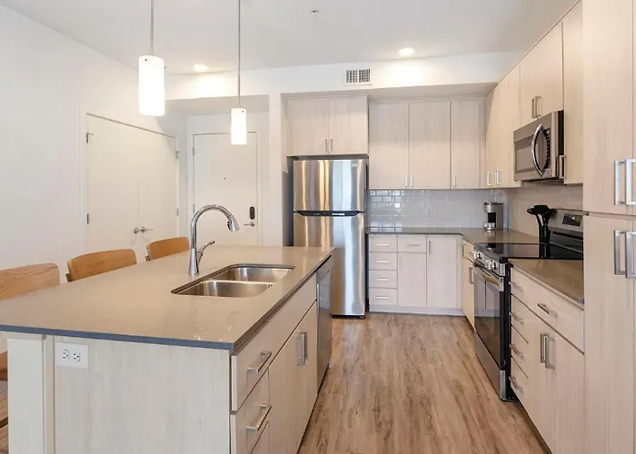 Apartment Landing Spectacular 2Bd Pool Clubhouse