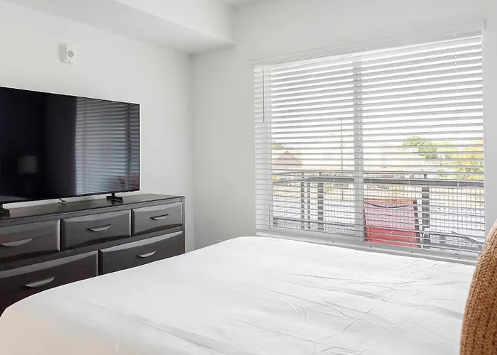 Apartment Landing Spectacular 2Bd Pool Clubhouse *